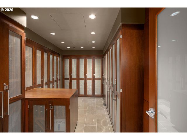 1001 Nw LOVEJOY St 505, Portland, OR 97209