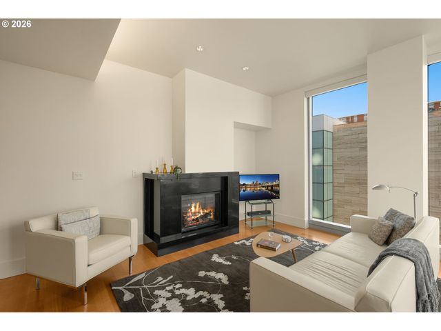 1001 Nw LOVEJOY St 505, Portland, OR 97209