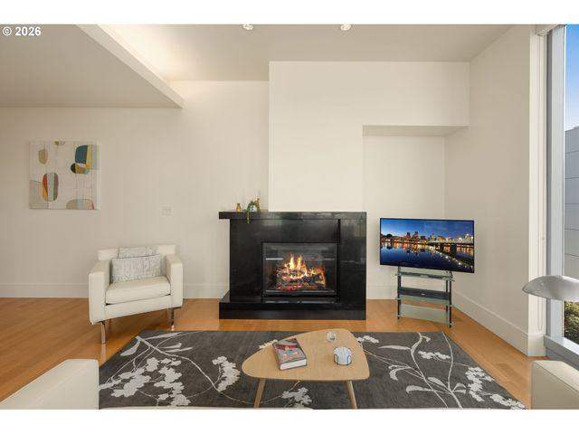 1001 Nw LOVEJOY St 505, Portland, OR 97209