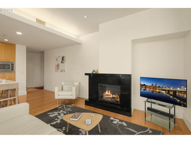 1001 Nw LOVEJOY St 505, Portland, OR 97209