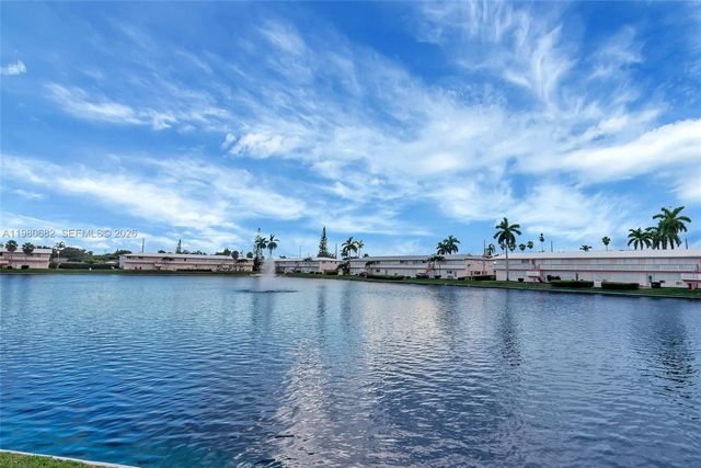 820 SW 11th Ave 14B, Hallandale Beach, FL 33009