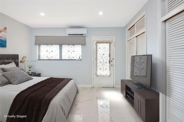 820 SW 11th Ave 14B, Hallandale Beach, FL 33009