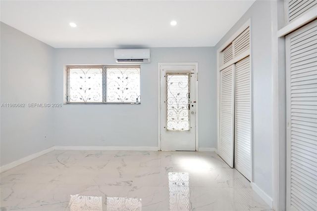 820 SW 11th Ave 14B, Hallandale Beach, FL 33009