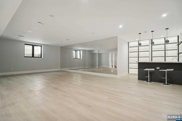 16 Priscilla Lane, Englewood Cliffs, NJ 07632