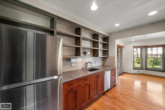 912 Cedar Hill Drive, Royal Oak, MI 48067
