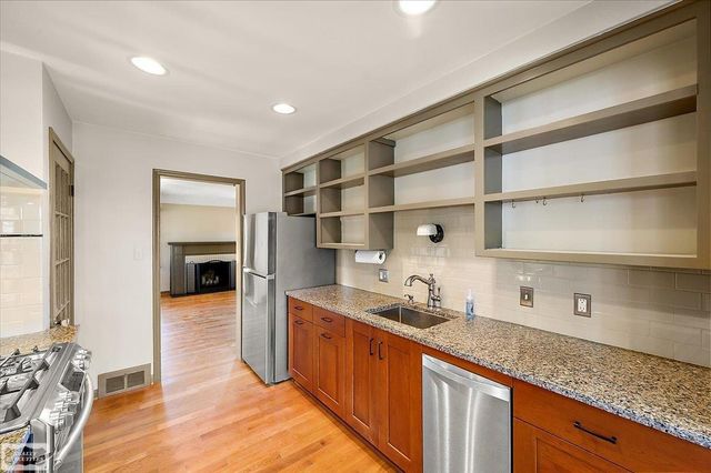 912 Cedar Hill Drive, Royal Oak, MI 48067