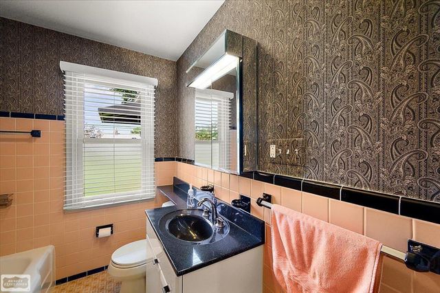 912 Cedar Hill Drive, Royal Oak, MI 48067