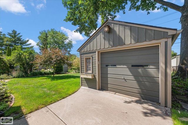 912 Cedar Hill Drive, Royal Oak, MI 48067