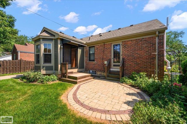 912 Cedar Hill Drive, Royal Oak, MI 48067