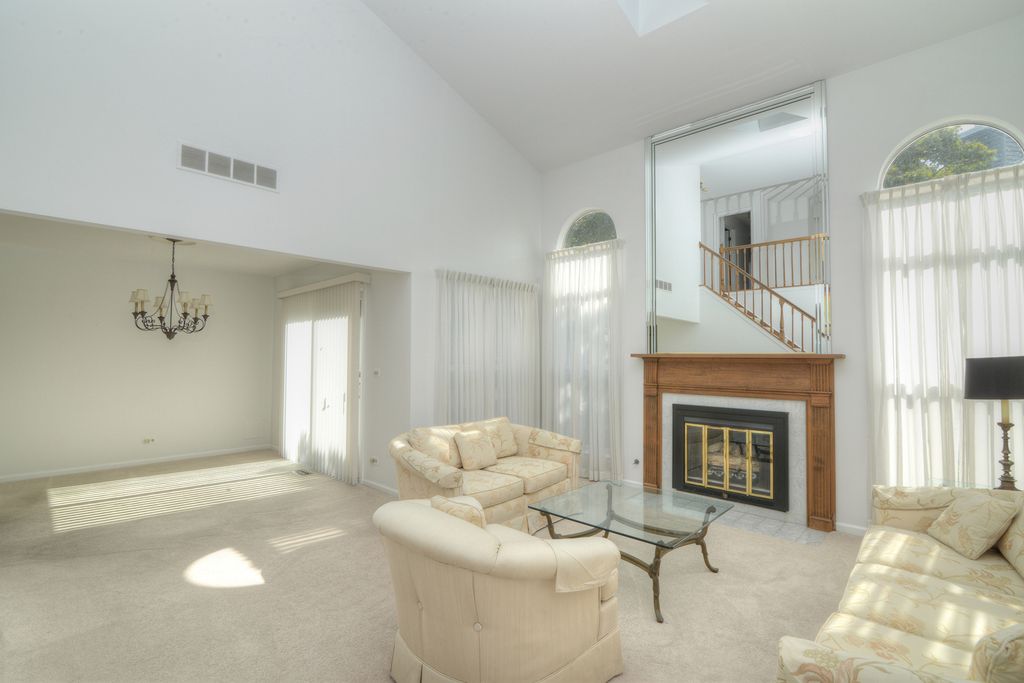 1050 Ridgefield Circle, Carol Stream, IL 60188 — photo 2