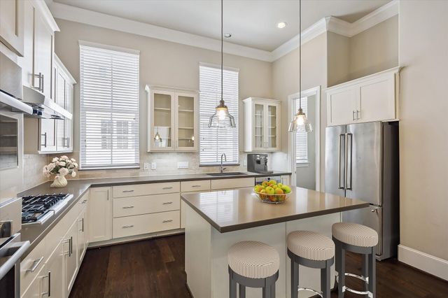 2016 Covent Garden Station, Houston, TX 77045