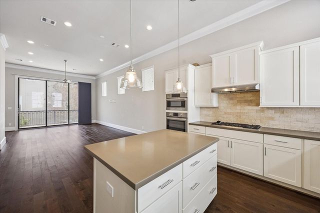 2016 Covent Garden Station, Houston, TX 77045