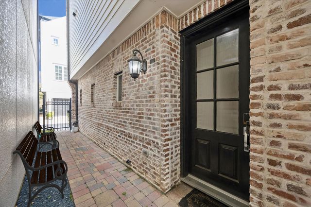 2016 Covent Garden Station, Houston, TX 77045