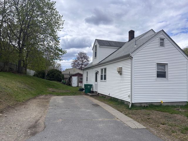 349 Oak St, Clinton, MA 01510