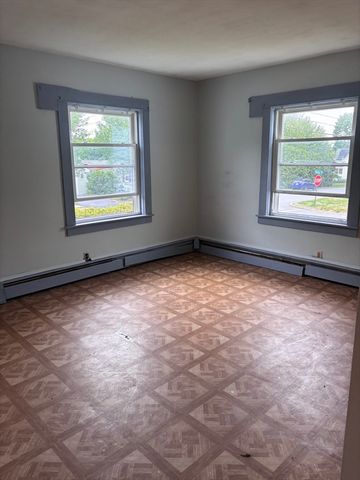 349 Oak St, Clinton, MA 01510