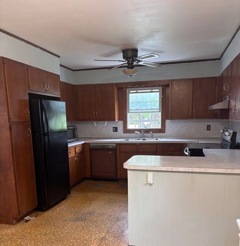 349 Oak St, Clinton, MA 01510