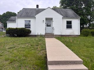 349 Oak St, Clinton, MA 01510