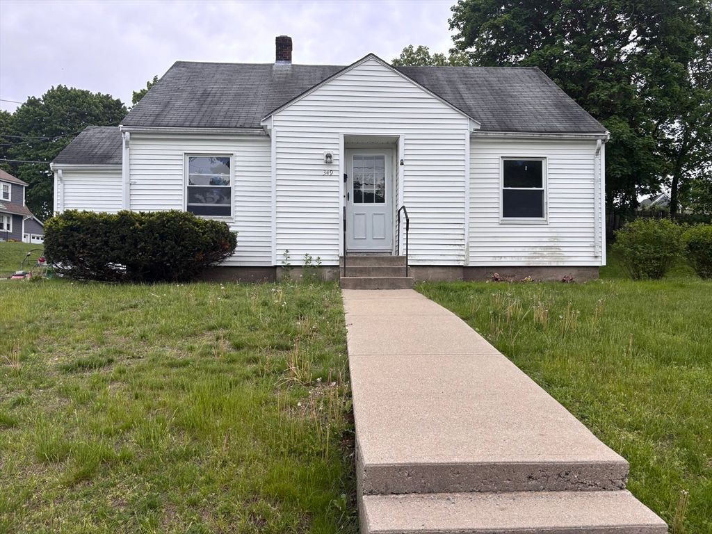 349 Oak St, Clinton, MA 01510