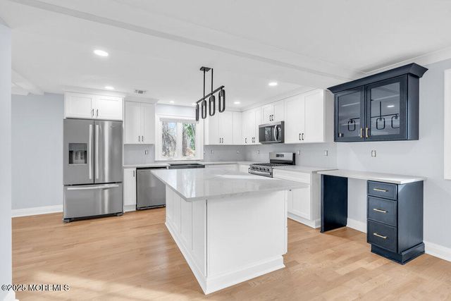 124 Robinson Place, Shrewsbury Boro, NJ 07702