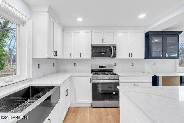 124 Robinson Place, Shrewsbury Boro, NJ 07702