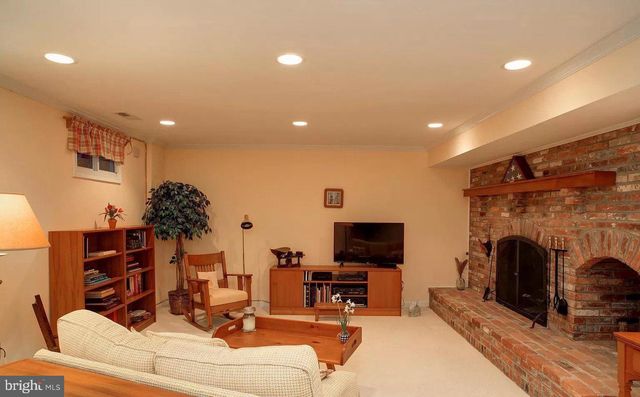 3124 BARNARD CT, Fairfax, VA 22031