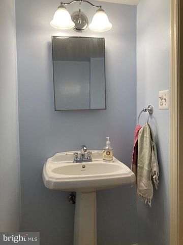 3124 BARNARD CT, Fairfax, VA 22031