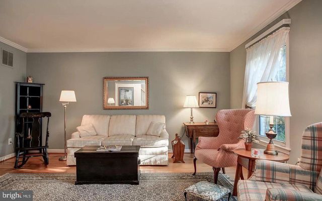 3124 BARNARD CT, Fairfax, VA 22031