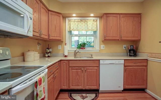 3124 BARNARD CT, Fairfax, VA 22031
