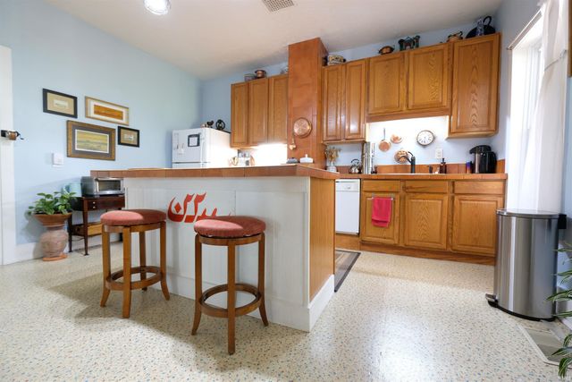 621 W Oak Street, Ellettsville, IN 47429
