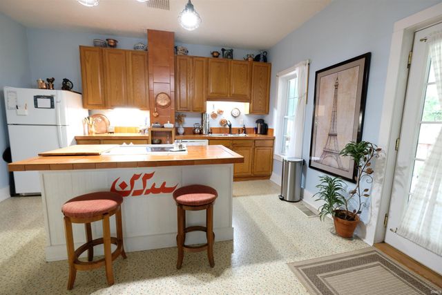 621 W Oak Street, Ellettsville, IN 47429