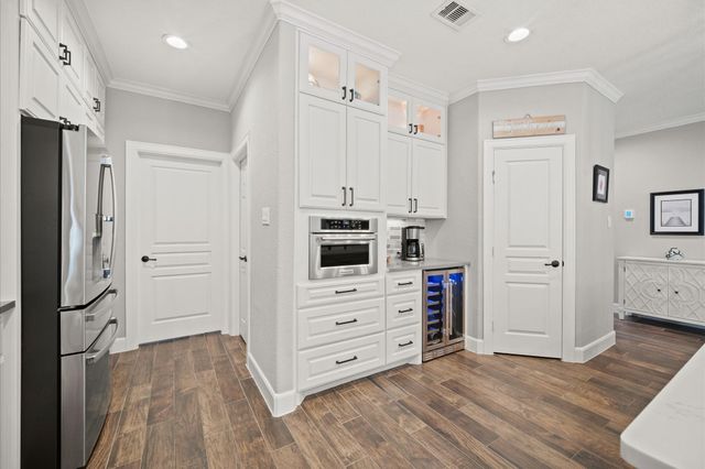 9507 Empress Crossing Drive, Spring, TX 77379