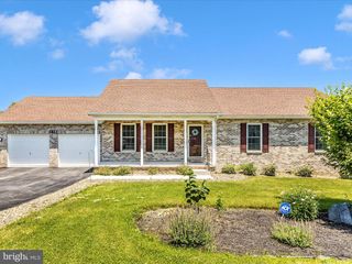 1811 WOOD DUCK DR E, Chambersburg, PA 17202