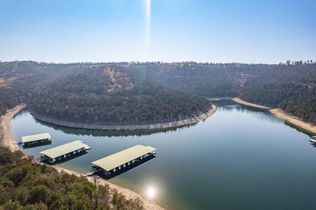 264 Crooked Lane, Blue Eye, MO 65611