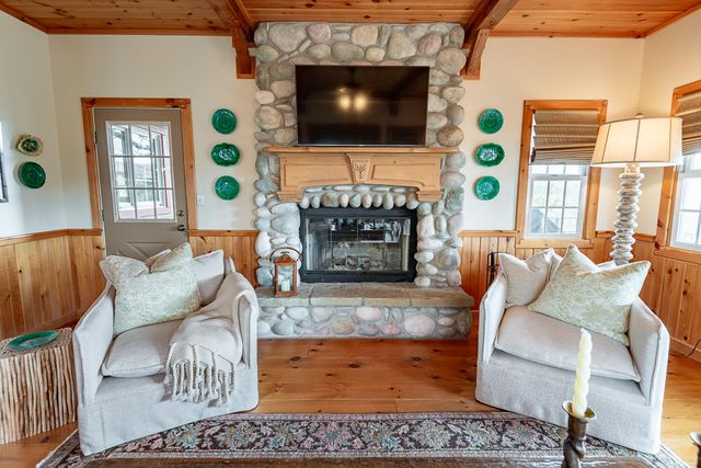 264 Crooked Lane, Blue Eye, MO 65611