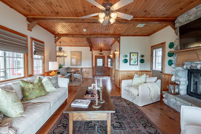 264 Crooked Lane, Blue Eye, MO 65611