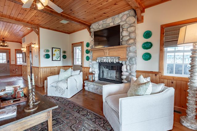 264 Crooked Lane, Blue Eye, MO 65611