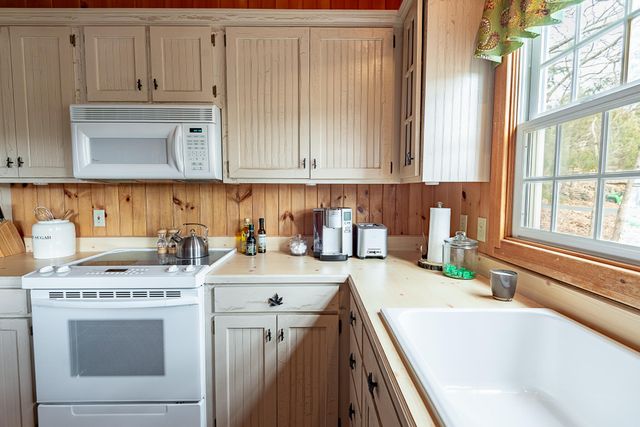 264 Crooked Lane, Blue Eye, MO 65611