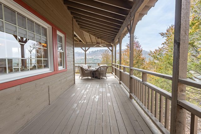 264 Crooked Lane, Blue Eye, MO 65611