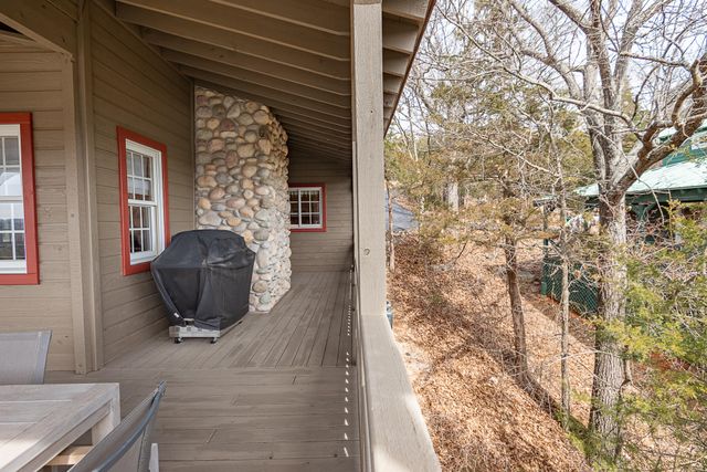 264 Crooked Lane, Blue Eye, MO 65611