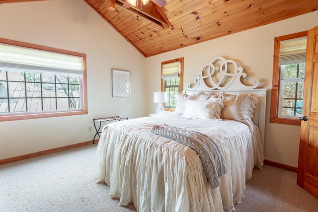 264 Crooked Lane, Blue Eye, MO 65611