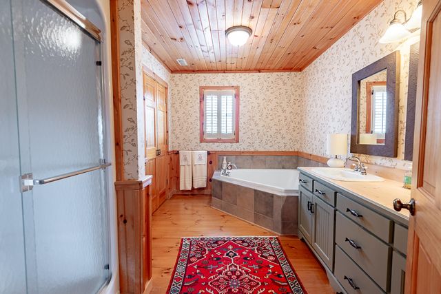 264 Crooked Lane, Blue Eye, MO 65611