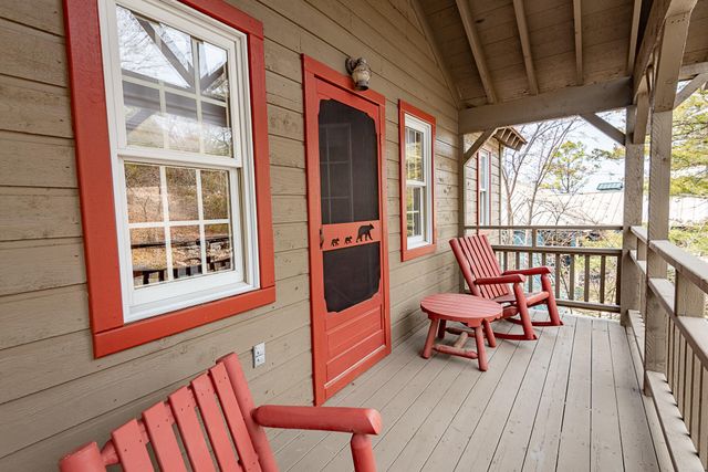 264 Crooked Lane, Blue Eye, MO 65611