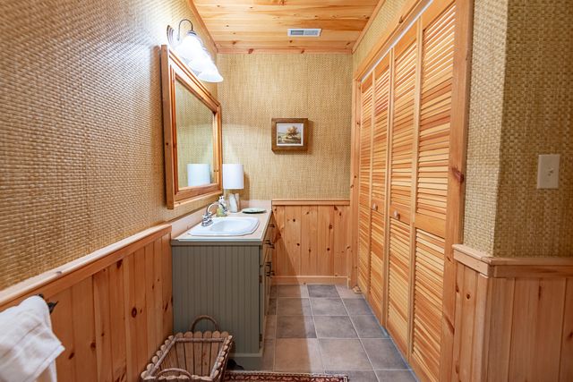 264 Crooked Lane, Blue Eye, MO 65611