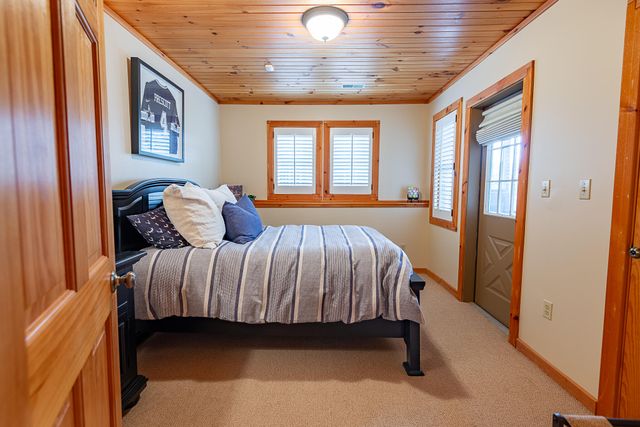 264 Crooked Lane, Blue Eye, MO 65611