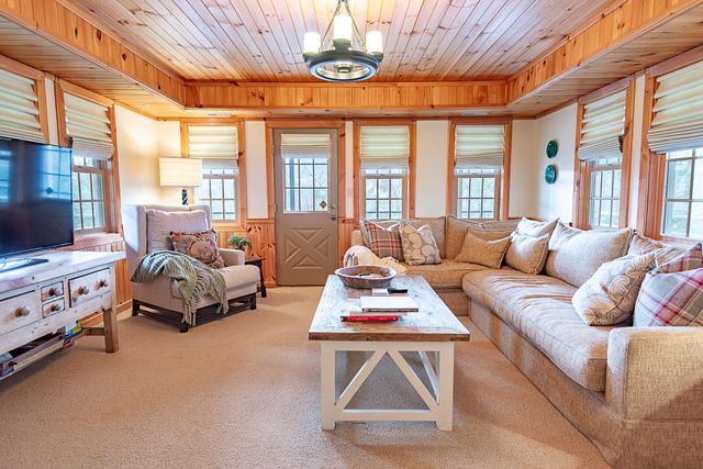 264 Crooked Lane, Blue Eye, MO 65611