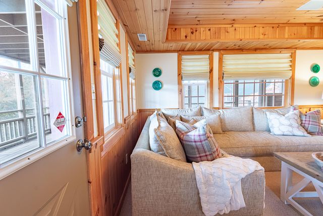 264 Crooked Lane, Blue Eye, MO 65611