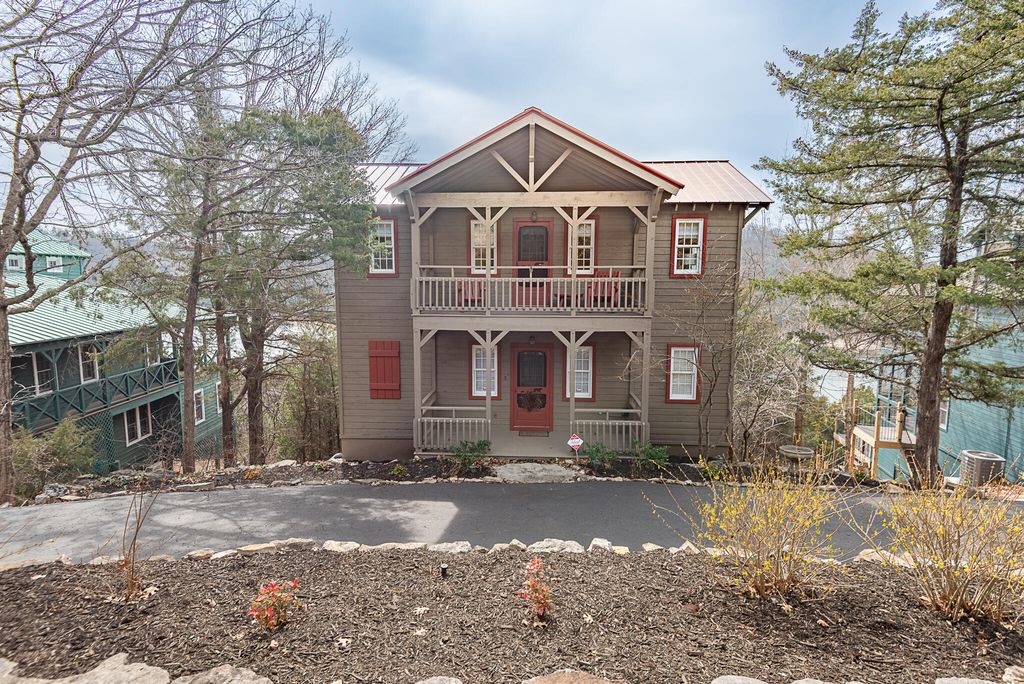 264 Crooked Lane, Blue Eye, MO 65611