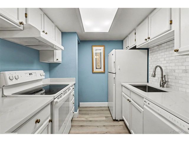 8335 Fairmount Dr 10-201, Denver, CO 80247