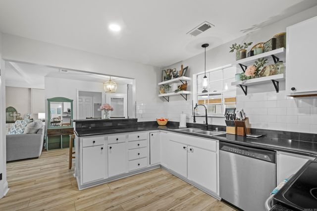 1505 Hawkwood Road, Sherwood, AR 72120