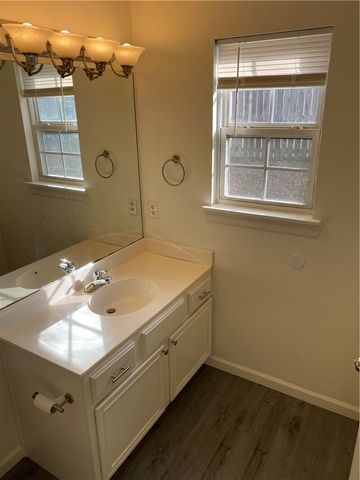818 S Eastview Drive, Fayetteville, AR 72701